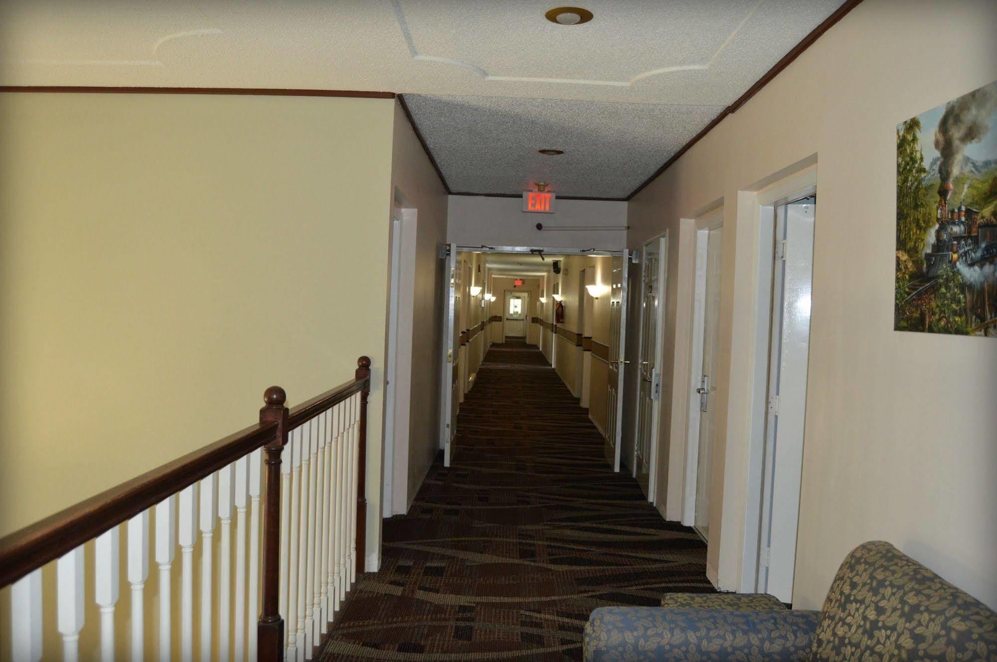 Adams Inn And Suites Exterior foto